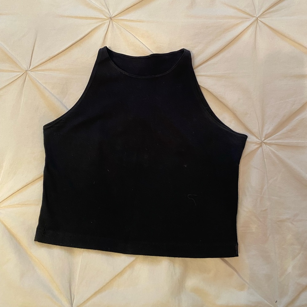 Black cropped tank